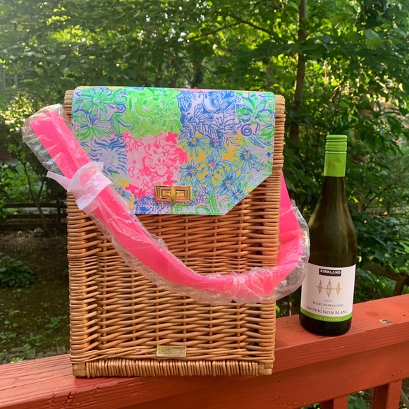 New/never used Lilly Pulitzer wicker and floral wine tote. - Picture 4 of 5